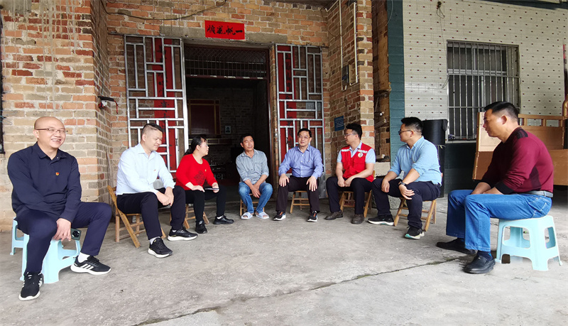 集团公司副董事长景东平到峰洋村开展乡村振兴慰问调研工作